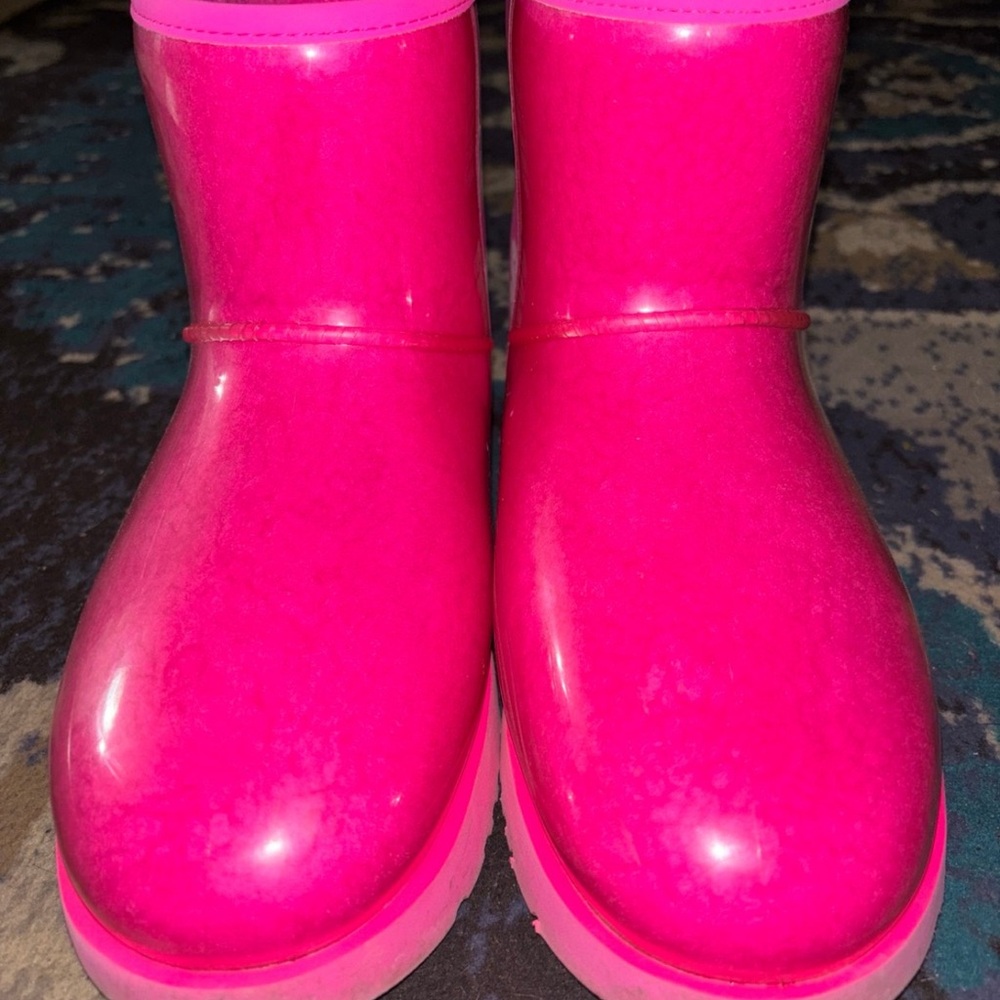UGG Vibrant Pink Footwear - Picture 4 of 6